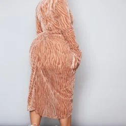 Plus Robe Mi-longue Café Au Lait Imprimé Zèbre Dévoré à Col Haut Et Détail Drapé -Jolie Vêtue Soldes Magasin 004f18518c80f075eddb8c63d4631ee6f42dbb5d cnd8603 2