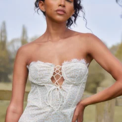 Robe-corset Fendue Mi-longue Fleurie Jaune à Bordure En Dentelle 10 Robe-corset Fendue Mi-longue Fleurie Jaune à Bordure En Dentelle -Jolie Vêtue Soldes Magasin 017a6a32a2e387ec1a2bfa97e699c4513487e0b3 cnd8895 4