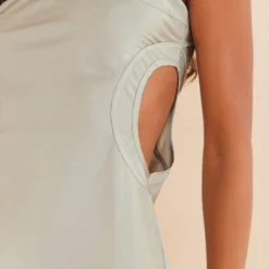 Robe Droite Satinée Vert Sauge à Bretelles Et Découpes Latérales -Jolie Vêtue Soldes Magasin 019db8e146f24f1fc4cf959237cb201b374ffbf6 cnd2347 4