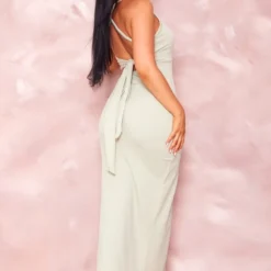 Robe Mi-longue Côtelée Douce Vert Sauge Découpée Nouée Dans Le Dos