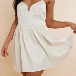 Robe Patineuse Satinée Décolletée Champagne à Dos Nu -Jolie Vêtue Soldes Magasin 02a161455789acf9f8132c50d1ba83c63bf96043 cnd7590 4