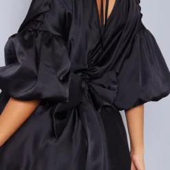 Robe Bouffante Satinée Noire à Noeud Dans Le Dos 10 Robe Bouffante Satinée Noire à Noeud Dans Le Dos -Jolie Vêtue Soldes Magasin 03e1e5cd8b9c5d06323334f095ba708958aa41d6 cnb3703 4