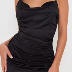 Robe Moulante à Bretelles Noire Satinée à Col Bénitier Et Ourlet Volanté -Jolie Vêtue Soldes Magasin 06d74adcbdfae38217ec250b15e5c70e815e922a cnd0365 4