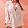 Plus Robe Chemise De Plage Oversize Côtelée Beige à Rayures Et Taille Nouée -Jolie Vêtue Soldes Magasin 07b103a473372faa76275e50dd3a5ed03acb12a8 cne4884 1