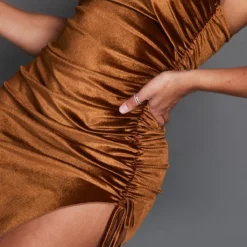 Shape Robe Bustier Moulante En Velours Marron Chocolat Froncée Sur Le Côté à Ourlet Volanté -Jolie Vêtue Soldes Magasin 07e386ffe1ba29769fc6ba730316931662b46986 cnb7732 4