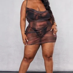 Plus Robe Moulante En Mesh Chocolat Imprimé Effet Satiné à Col Bénitier