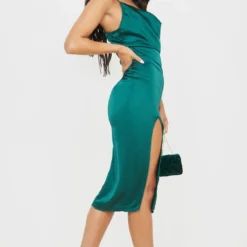 Robe Mi-longue Satinée Vert émeraude à Col Bénitier -Jolie Vêtue Soldes Magasin 0afbcaa5d5479aead12c9ebf8d44c745f2f7bbf4 CLW6438 4