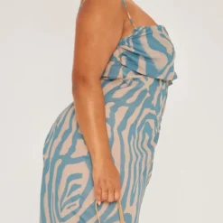 Plus Robe Mi-longue Bleu Cendré En Mousseline De Soie Drapée Imprimé Tigre 10 Plus Robe Mi-longue Bleu Cendré En Mousseline De Soie Drapée Imprimé Tigre -Jolie Vêtue Soldes Magasin 0b03188ea95a6f34df67f0892ddf9bd054f648d6 cnd4868 4