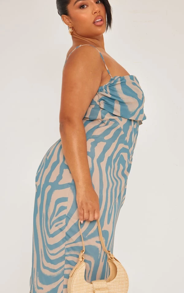 Plus Robe Mi-longue Bleu Cendré En Mousseline De Soie Drapée Imprimé Tigre 6 Plus Robe Mi-longue Bleu Cendré En Mousseline De Soie Drapée Imprimé Tigre – Image 4