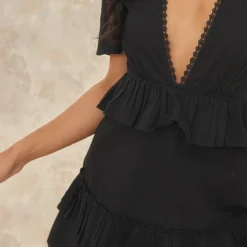 Robe Droite Noire à Jupe à étages Volantés Et Manches Courtes -Jolie Vêtue Soldes Magasin 0b09597c8163c932aa40e8f28285ecf3b792c127 cnd6437 4