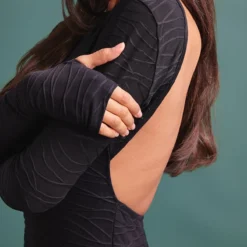 Robe Moulante Texturée Noire à Trous Pour Les Pouces Et Dos Nu -Jolie Vêtue Soldes Magasin 0b2de504407389b523edee15db226adefea8e7ba cnc2956 4