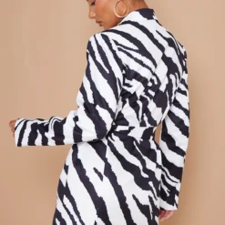 Robe Blazer Structurée Imprimé Zébré Noir & Blanc à Nouer Sur La Taille -Jolie Vêtue Soldes Magasin 0c54b44d4dfd90455b5a9140fb3882e7e1d775a5 cmz5792 2