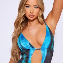 Robe Très Moulante Bleue Imprimé Abstrait à Décolleté Et Bretelles -Jolie Vêtue Soldes Magasin 0dc78e5c7bbf5c688f4489fae08e66f531a79a54 cne7810 4