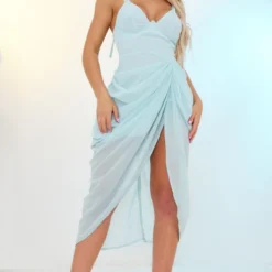 Robe Mi-longue Bleu Clair Drapée Détail Armatures