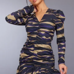 Robe Moulante Imprimée Zèbre Multicolore Froncée à Col V Volanté