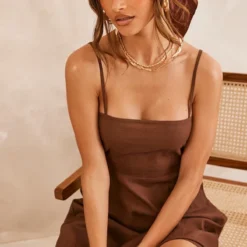 Robe Baby Doll Effet Lin Chocolat Froncée Dans Le Dos à Col Droit -Jolie Vêtue Soldes Magasin 11e3e36ac150dd2f2f87ab93939097695a125699 cnd4049 4