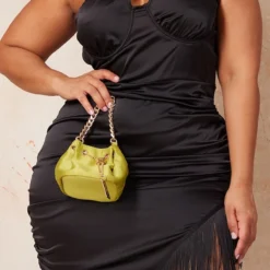 Plus Robe Mi-longue Satinée Noire à épaule Unique Et Côtés Froncés -Jolie Vêtue Soldes Magasin 147ee83ad9ca629b02fe76c71a904e205e954284 cmw3997 5