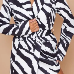 Robe Blazer Structurée Imprimé Zébré Noir & Blanc à Nouer Sur La Taille -Jolie Vêtue Soldes Magasin 1576387c92e299b2795778d3d0ef7879145185e9 cmz5792 4