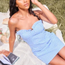 Robe Bustier Moulante Bleue à Carreaux Et Buste Volanté