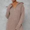 Robe Pull Oversize Côtelée Café Au Lait à Col Haut Et Demi-zip -Jolie Vêtue Soldes Magasin 196d7313dce154fc742f884fc2a5738f595397c9 cna3032 1