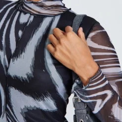 Robe Longue En Mesh Imprimé Noir & Blanc à Col Montant Et Liserés Contrastants 10 Robe Longue En Mesh Imprimé Noir & Blanc à Col Montant Et Liserés Contrastants -Jolie Vêtue Soldes Magasin 1ec89bad9aa93cb878bc454911a588b3d9bfc8bc cnc6644 4