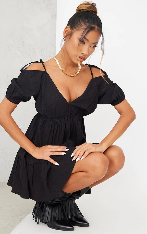 Robe Droite Texturée Noire à Manches Bouffantes Et Col En V 6 Robe Droite Texturée Noire à Manches Bouffantes Et Col En V – Image 4