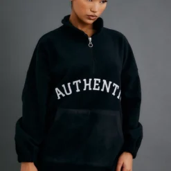 Robe Pull En Polaire Noire à Slogan Authentic Et Zip -Jolie Vêtue Soldes Magasin 1f896510dd168c8bc11f84c7199c5531b8aa29e7 cnb9597 3