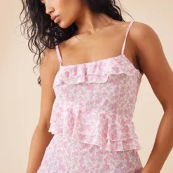 Robe Longue En Mousseline De Soie Rose Fleurie Et Volants -Jolie Vêtue Soldes Magasin 20fa2aa9ecf071e422ae7b681465da26d9ee5419 cnd7600 4