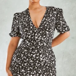 Plus Robe Rétro Noire à Imprimé Petites Fleurs Et Manches Bouffantes -Jolie Vêtue Soldes Magasin 2119deb4d2ebd51300ce87b19d51703d0b2de902 cnd5039 1