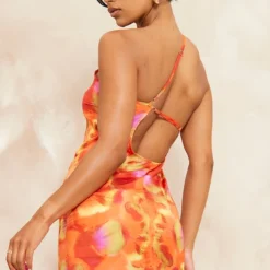 Robe Longue Satinée Multicolore à Imprimé Abstrait Et Bretelle Dans Le Dos -Jolie Vêtue Soldes Magasin 2491892a430c5bf84af0962456559b0489da67a3 cne8512 4