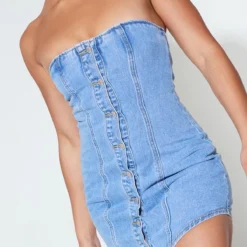 Robe Courte En Jean Bleu Vif à Ourlet Incurvé Et Boutons -Jolie Vêtue Soldes Magasin 26093517639c202150d3bfb61cd6a56eb67280ba cnc9810 4