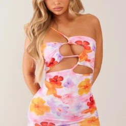 Logic Robe Moulante Fleurie Rose à Découpes Et Bretelle Asymétrique