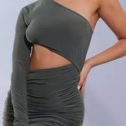 Petite Robe Très Moulante Froncée Vert Olive Asymétrique Découpée à La Taille 10 Petite Robe Très Moulante Froncée Vert Olive Asymétrique Découpée à La Taille -Jolie Vêtue Soldes Magasin 2c78576407d03324f0bf56ea4743f2158b3ff11c cnd4335 4