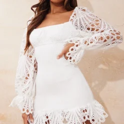 Robe Moulante Blanche Froncée à Manches En Dentelle -Jolie Vêtue Soldes Magasin 2d3e41111ee9b5a958351665fea4f6be4d75bef4 cms8462 4