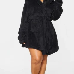 PRETTYLITTLETHING Plus Robe De Chambre Noire Duveteuse -Jolie Vêtue Soldes Magasin 2e5963e9da13c74ffab69583f741f16b603a0a25 cmo0617 3