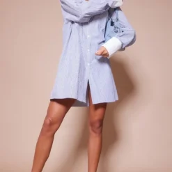 Robe Chemise Oversize Bleue à Rayures Et Col Contrastant -Jolie Vêtue Soldes Magasin 2f3209e3b60fe9fc459d4832b323c4e2f1056485 cnd1234 3