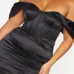 Plus Robe Moulante Satinée Structurée Noire à Armatures Et Jupe Froncée -Jolie Vêtue Soldes Magasin 31085f7064e39cdbca39657f695e564792d97e5a cmv1468 5