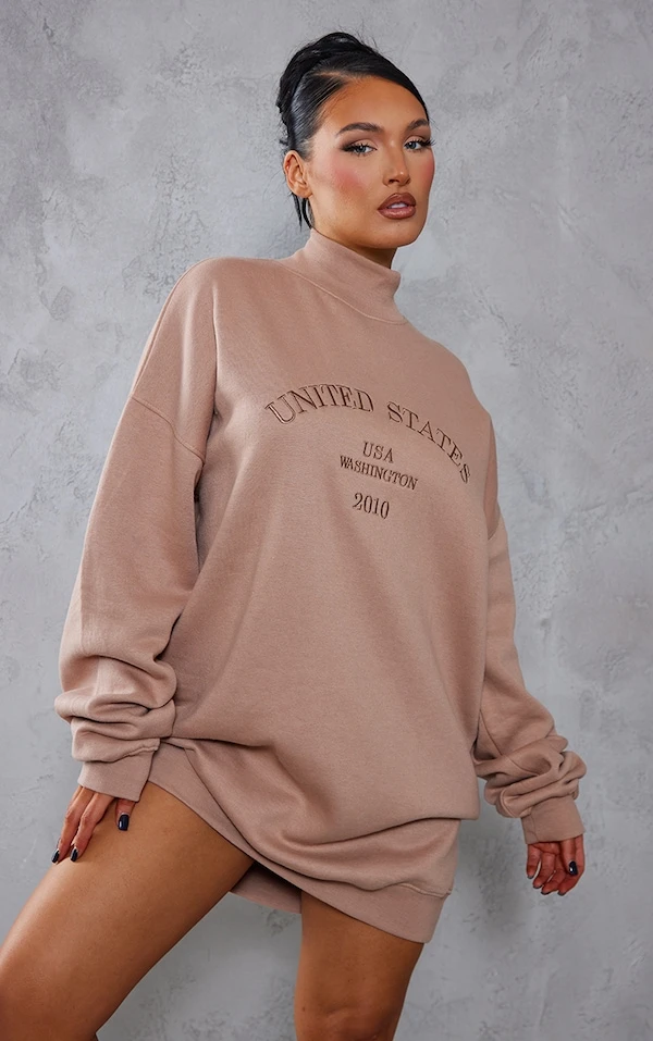 Zero Robe Pull Oversize Café Au Lait à Slogan United States Et Col Montant 3 Zero Robe Pull Oversize Café Au Lait à Slogan United States Et Col Montant