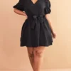 Plus Robe Portefeuille Noire à Manches Bouffantes Et Taille Nouée