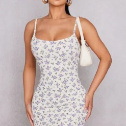 Petite Mini-robe Fleurie Crème Froncée Devant à Bretelles