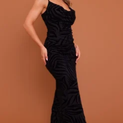 Robe Longue En Mesh Floqué Zébré Noir à Bretelles Et Col Bénitier 9 Robe Longue En Mesh Floqué Zébré Noir à Bretelles Et Col Bénitier -Jolie Vêtue Soldes Magasin 39e0dfe37ab9149e781cef88234cdedbc78fe4a1 cna9152 3