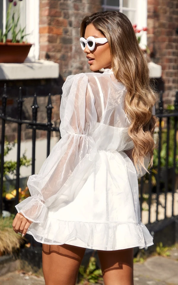 Robe Droite En Organza Blanc à Col Montant Et Manches Bouffantes 4 Robe Droite En Organza Blanc à Col Montant Et Manches Bouffantes – Image 2