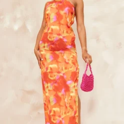 Robe Longue Satinée Multicolore à Imprimé Abstrait Et Bretelle Dans Le Dos -Jolie Vêtue Soldes Magasin 3d5353d214fc28c13dde2d86fab9375e2f22e8b9 cne8512 3