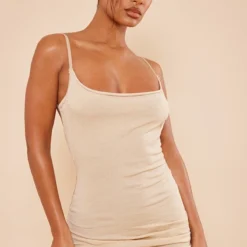 Mini Robe Dorée En Maille Tricot Pailletée à Bretelles Et Col Bénitier