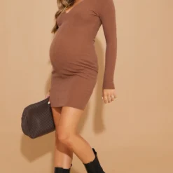 Maternité Mini-robe De Grossesse Chocolat à Col Polo Et Décolleté Plongeant