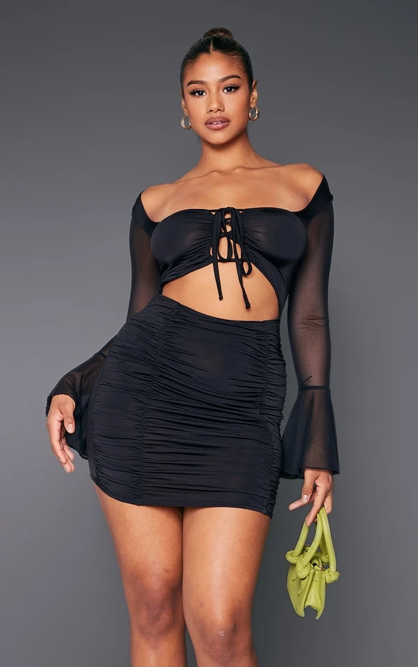 Robe Très Moulante Noire à Découpes Et Manches En Mesh 5 Robe Très Moulante Noire à Découpes Et Manches En Mesh – Image 3