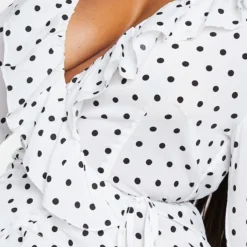 Plus Robe Volantée Style Cache-coeur à Imprimé Pois Blanche -Jolie Vêtue Soldes Magasin 44015a5d81d6f6a859316a498715be7ec545c8a0 cmm7678 4