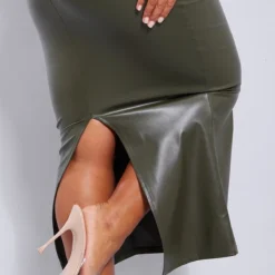 Shape Robe Longue Kaki En Similicuir à Bretelles -Jolie Vêtue Soldes Magasin 4573087d73810a29e063a03a8a995598fc5102a6 cnb7627 4