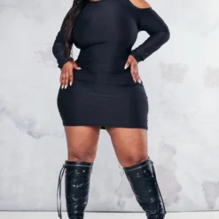 Plus Robe Moulante Noire à épaule Dénudée Et Manches Longues