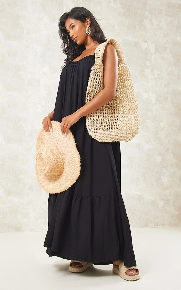 Robe Longue Plissée Noire Superposée à Bretelles 7 Robe Longue Plissée Noire Superposée à Bretelles – Image 5